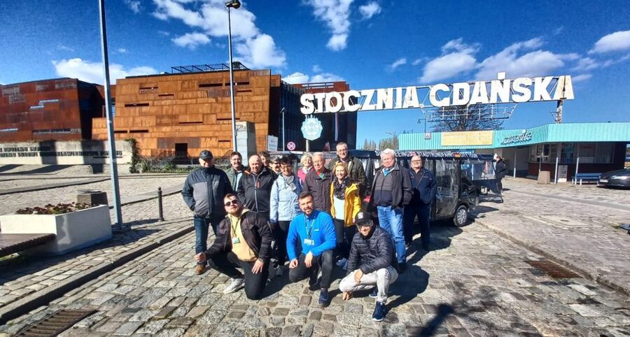 Gdansk: City Tour Live Guided by Golf Cart/Buggy Sightseeing - European Solidarity Centre and the start of the fall of the socialist camp
