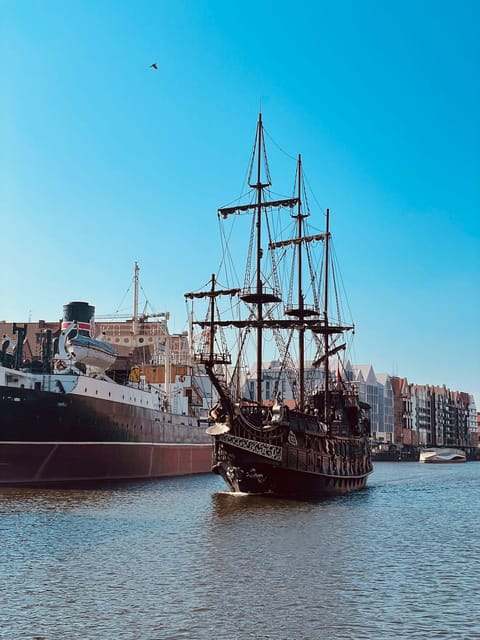 Gdansk: Guided Round-Trip Cruise to Westerplatte - The 80-minute nonstop route: Old Town, port, shipyard, Westerplatte, and back