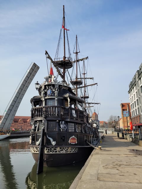Gdansk: Guided Round-Trip Cruise to Westerplatte - Live commentary in Polish, English, and German: how to make it work for you