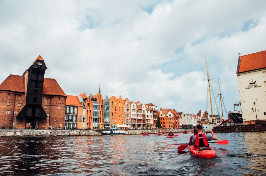 Gdańsk: Islands and Canals Private Kayak Tour - What to Bring for Rain or Shine, and What Not to Do