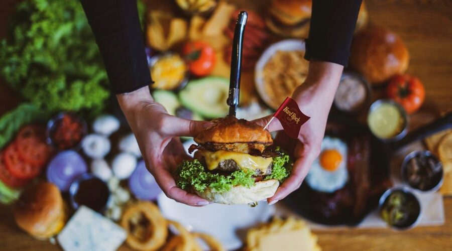 Gdansk: Legendary Burger and Zywiec Beer at Hard Rock Cafe - Live music while you eat: how to enjoy it without rushing