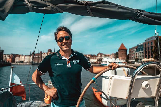 Gdańsk: Motlawa and Port yacht cruise with Welcome Drink - Quick hits before you go