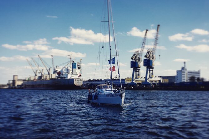 Gdańsk: Motlawa and Port yacht cruise with Welcome Drink - Why a Motława and Port yacht cruise makes sense in Gdańsk