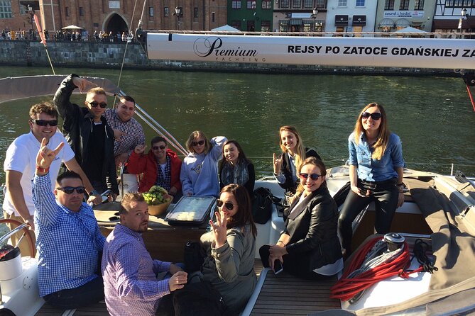 Gdańsk: Motlawa and Port yacht cruise with Welcome Drink - The 50 minute experience: port life from the yacht
