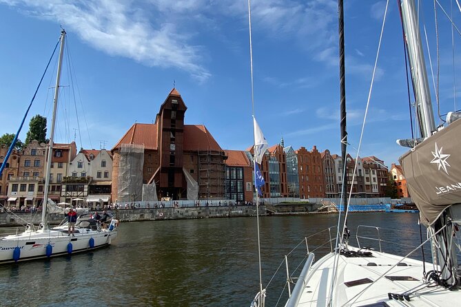 Gdańsk: Motlawa and Port yacht cruise with Welcome Drink - Prosecco or mulled wine: the drink is part of the pacing