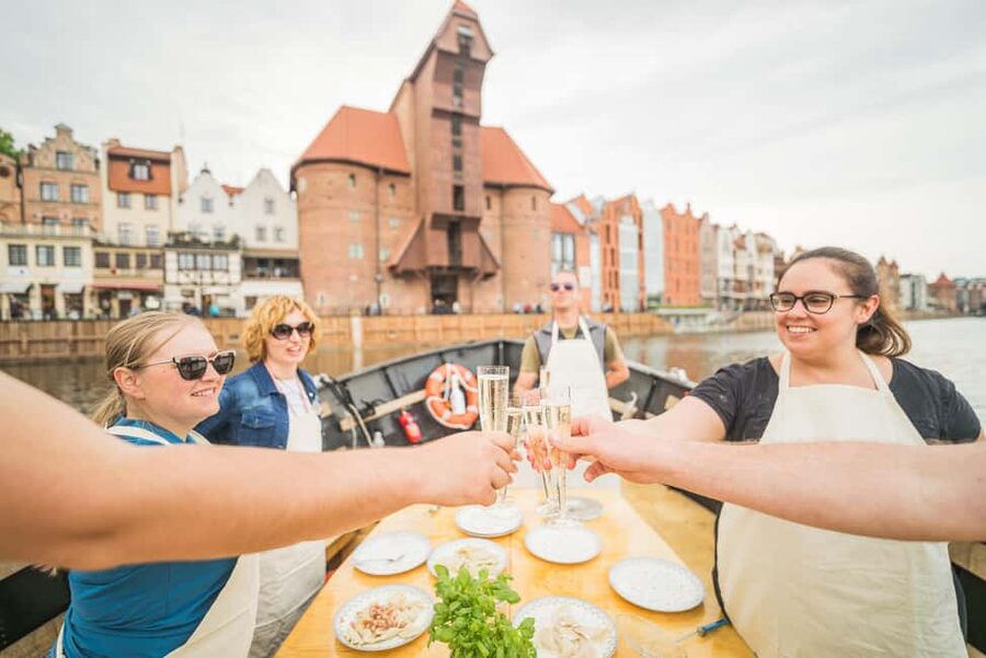 Gdańsk: Motława River Cruise with Pierogi Tasting - What You Actually See From the Water