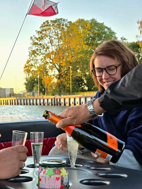 Gdańsk: Motława River Eco Cruise at Sunset with Prosecco - The first stretch on the Motława River: a quick warm-up (about 5 minutes)