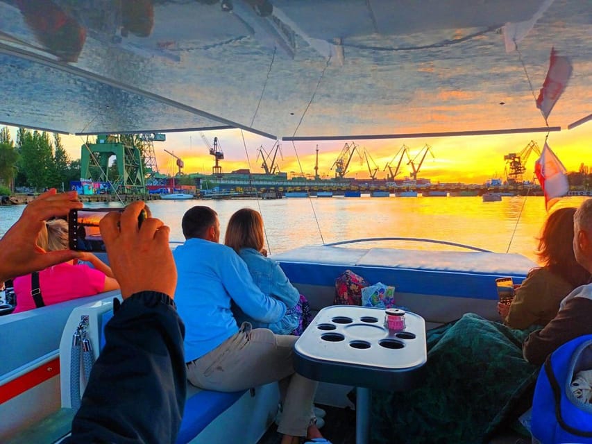 Gdańsk: Motława River Eco Cruise at Sunset with Prosecco - Music and the captain experience: what makes the ride feel personal