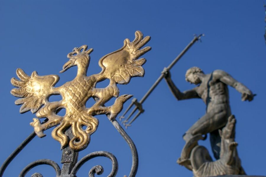 Gdansk Old Town 2-Hour Walking Tour - Neptunes Fountain and Town Hall, your visual and architectural anchors