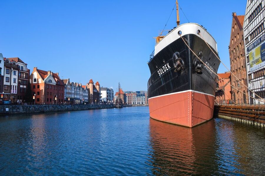 Gdańsk: Old Town Private Walking Tour with Legends and Facts - The 6-Hour Full Story: Shipyard Memory and the European Solidarity Centre
