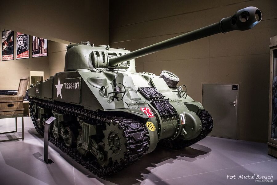 Gdansk Private WWII Tour with Museum of the Second World War - Obrońca mural, air raid shelter, and a city you can feel