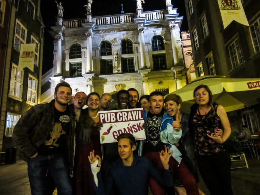 Gdansk: Pub Crawl with Complimentary Drinks - Meeting at Neptune’s Fountain: start where everyone finds you