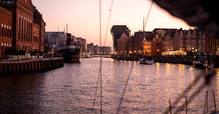 Gdańsk: Scenic Sunset Cruise with Welcome Drink - Quick hits before you board