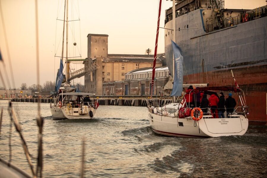 Gdańsk: Scenic Sunset Cruise with Welcome Drink - Meeting point at Oria Magic House: the simplest way to start clean