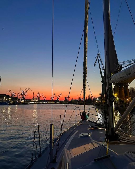 Gdańsk: Scenic Sunset Cruise with Welcome Drink - Stop-by-stop: the landmarks you’ll glide past