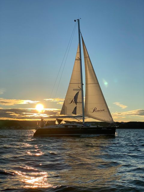 Gdańsk: Scenic Sunset Cruise with Welcome Drink - The guide factor: friendly hosts, sometimes lighter commentary