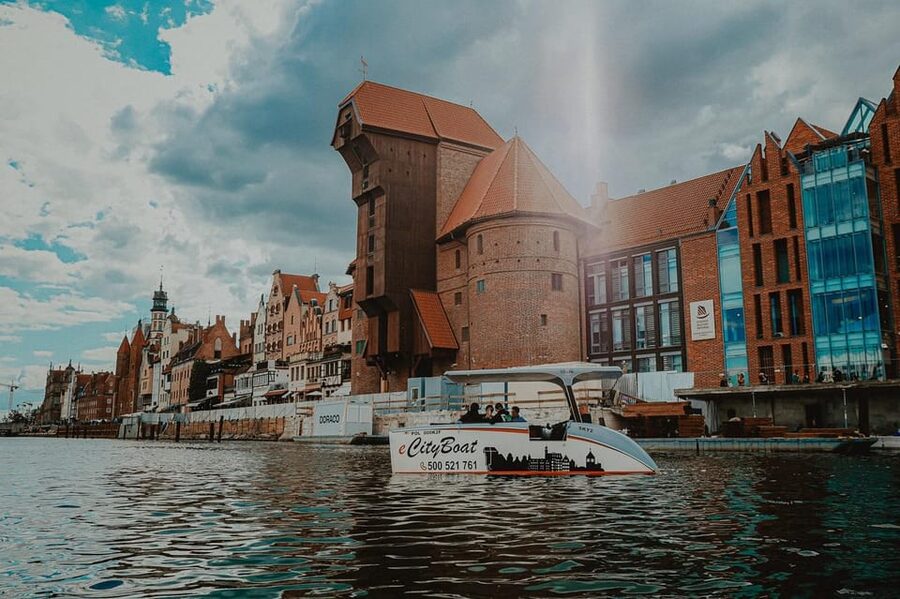Gdańsk: Sightseeing EcoCruise around the Old Town of Gdansk - Granary Island and Sołdek Museum, where the river adds context