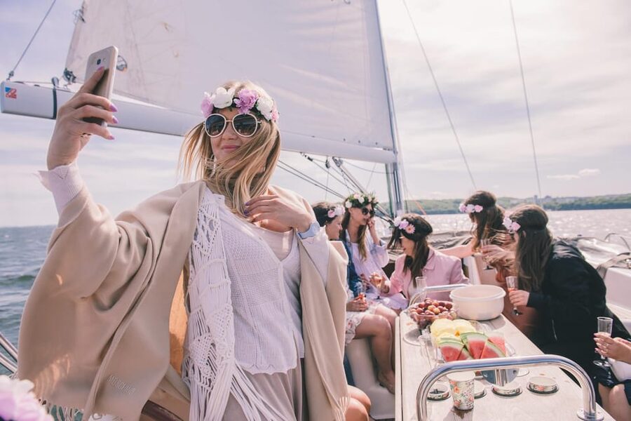 Gdańsk/Sopot: Private Boat Party with Music & Drinks - Drinks and Toasts: Two Bottles of Sparkling Wine Plus BYO Snacks