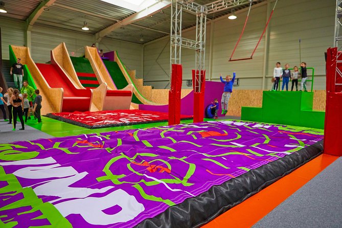 GOjump MEGAPARK Kraków-Sikorki - 1 hour Trampoline Park ticket - Non-jumpers are welcome, and the waiting area actually helps