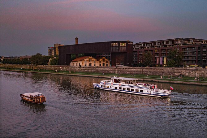Gondola cruise The Vistula River Krakow private tour up to 12 person - Who this Krakow gondola cruise suits best