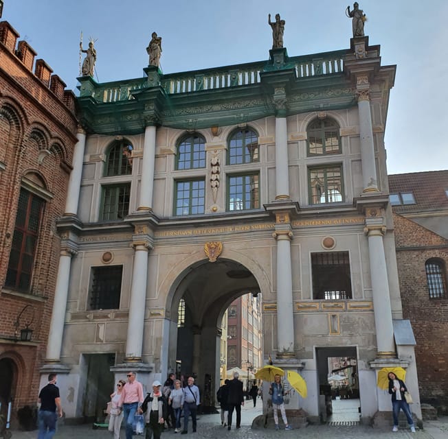 Historic City Center Tour Gdansk in German - The Medieval Crane: Human Muscle, Major History