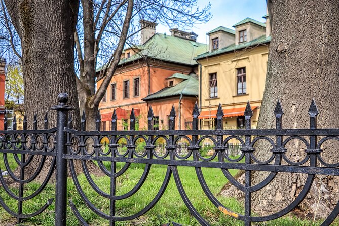 Jewish Krakow Walking Tour - Eagle Pharmacy exterior: the eyewitness perspective outside the ghetto narrative