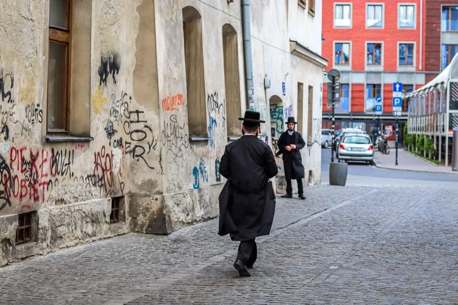 Jewish Krakow Walking Tour in English - The guides and storytelling style: why reviews keep naming people
