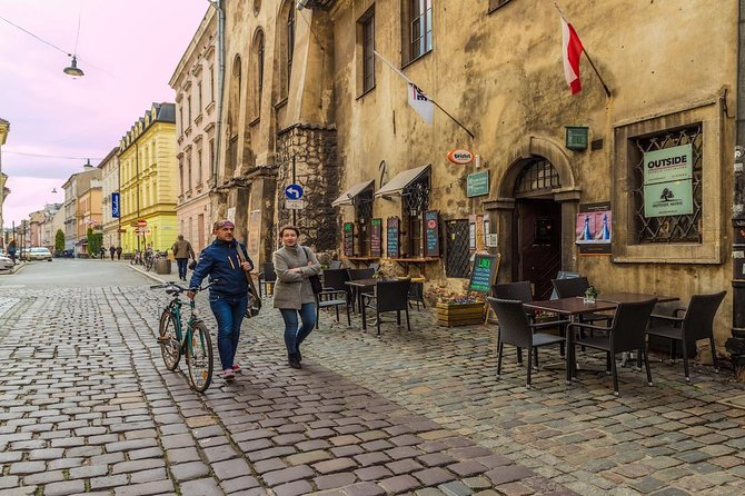 Jewish Quarter Kazimierz Guided Walking Tour in Krakow - Remuh Synagogue: A Sacred Site with Real Presence