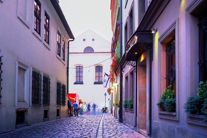 Kazimierz, Jewish Ghetto, Schindler's List story - Golf Cart Tour - Szeroka Street: A Quick Stop With Big Visual Clues