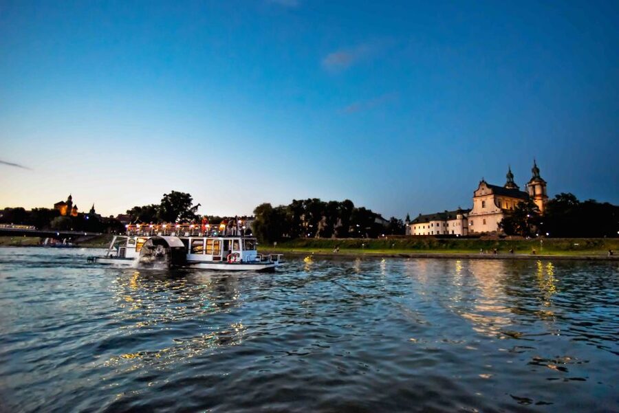 Krakow: 1-Hour Evening Vistula River Cruise - Who should book this Vistula cruise, and who might want something longer