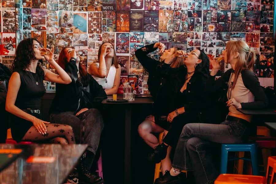 Krakow: 6 pm Tipsy Bar Tour With Karaoke+Twist (Thu-Fri-Sat) - Why a Krakow bar crawl with karaoke works so well at 6 pm