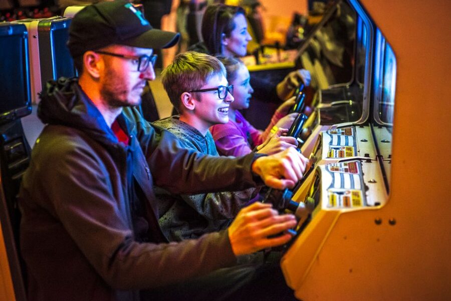 Krakow Arcade Museum Entrance Ticket With Free Play - Bar area and breaks, what to do about food and drinks
