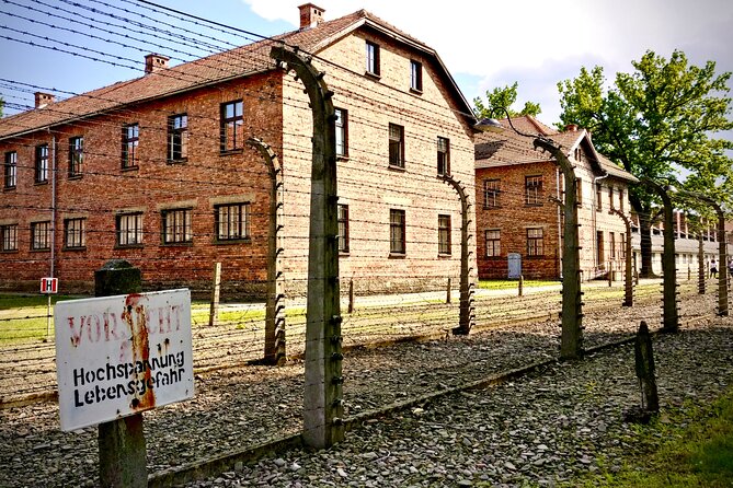 Krakow: Auschwitz - Birkenau Guided Tour with Private Transport - What to bring and how to plan your day around food