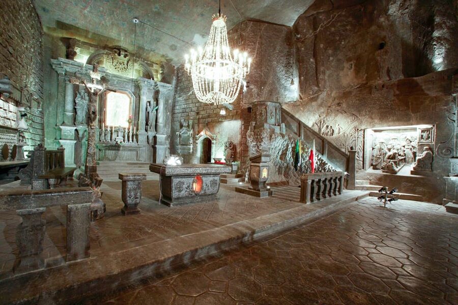 Krakow: Auschwitz & Wieliczka Salt Mine Guided Day Tour - The documentary on the way: why it helps more than you think