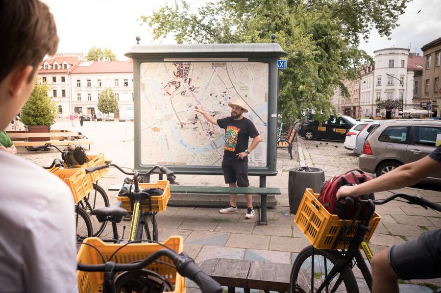 Krakow: Bike Tour of Old Town, Jewish Quarter and the Ghetto - Bikes, insurance, and what “easy” feels like in Krakow