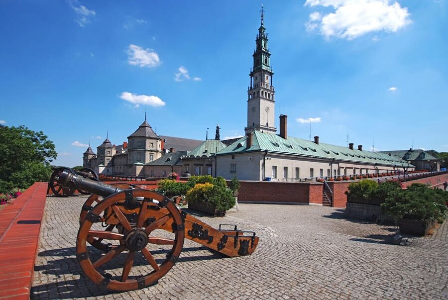 Krakow: Black Madonna Sanctuary of Czestochowa - Guided Tour - Knights’ Hall, Museums, Basilica, Treasury: The Jasna Góra Core