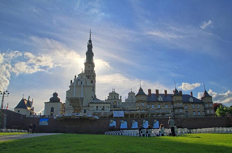 Krakow: Black Madonna Sanctuary of Czestochowa - Guided Tour - Small Group, Skip-the-Line Entry, and Real Guide Value