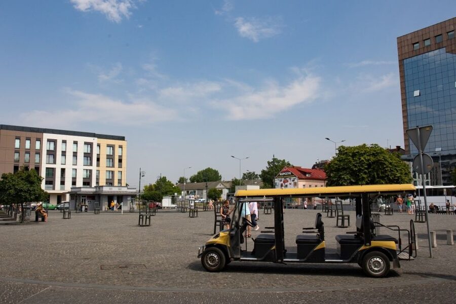 Krakow: City Tour of 3 Districts by Electric Car - Pickup, drop-off, and why those details matter