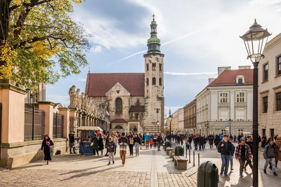 Krakow: Collegium Maius, St. Mary’s Basilica & Cloth Hall - Timing, Weather, and What to Wear for a Smooth Walk