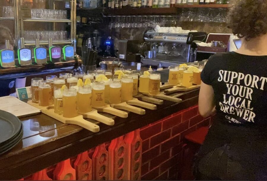 Krakow: Craft Beer Tasting City Walking Tour - Your eight 100 ml pours: variety without the chaos