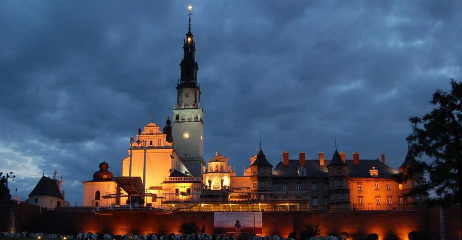 Krakow: Czestochowa Black Madonna Guided Day Tour & PickUp - Black Madonna of Częstochowa guided time: what to look for