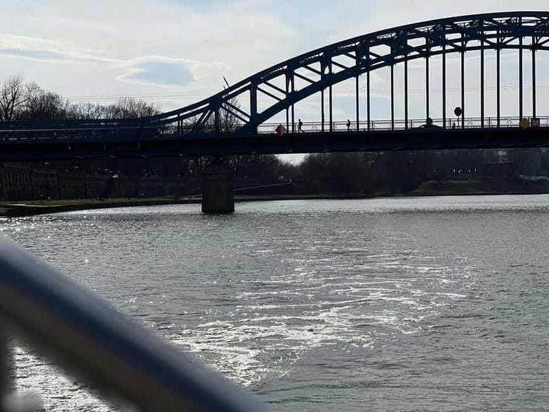 Krakow: Day or Night Vistula River Cruise with Audio Guide - Key things I’d zero in on