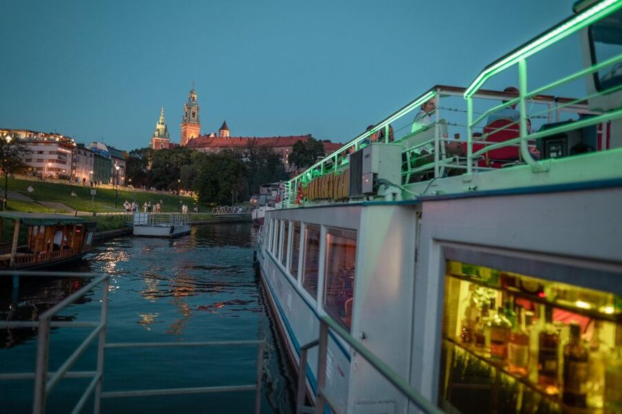 Krakow: Evening Cruise with a Glass of Wine - Kazimierz and Podgórze: the districts you came to Krakow for