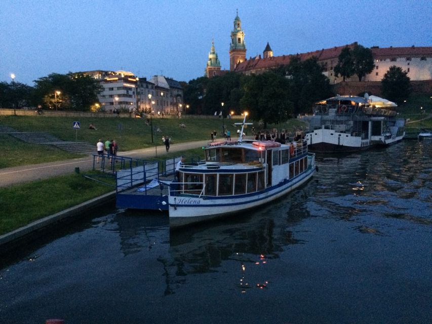 Krakow: Evening Cruise with a Glass of Wine - The photo stops that keep the hour from feeling too short