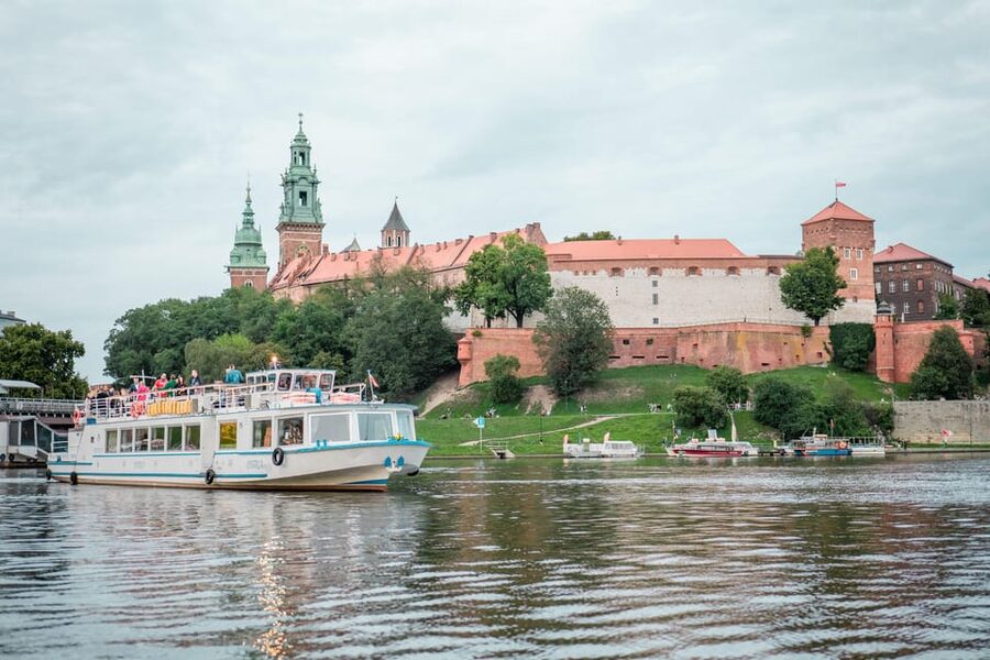 Kraków: Evening or Night River Cruise - Audio Guide and Music: Helpful, but Plan for It