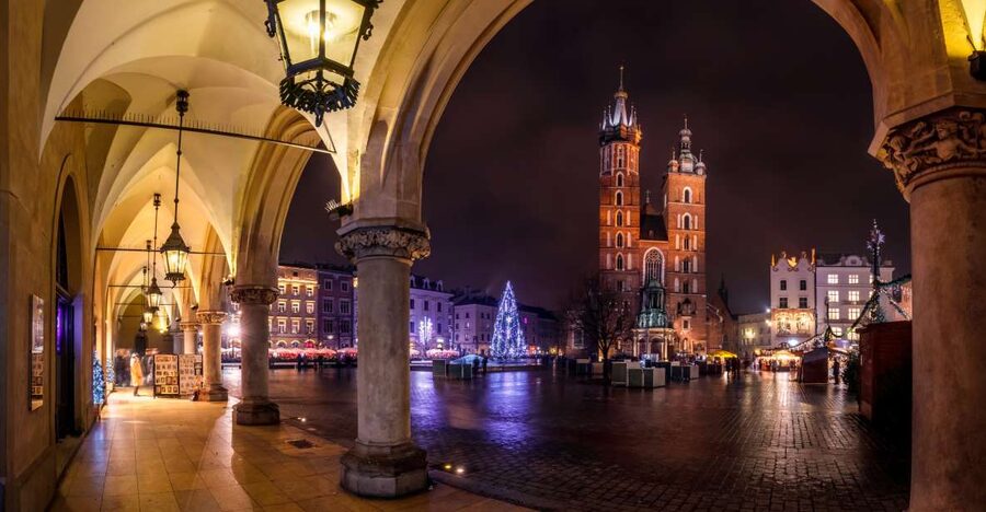 Krakow: Evening Walking Tour with Spooky Stories - Quick Takeaways