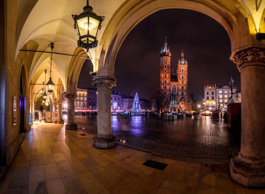 Krakow: Evening Walking Tour with Spooky Stories - St. Mary’s Basilica, Cloth Hall, and the Town Hall Tower Lit Up