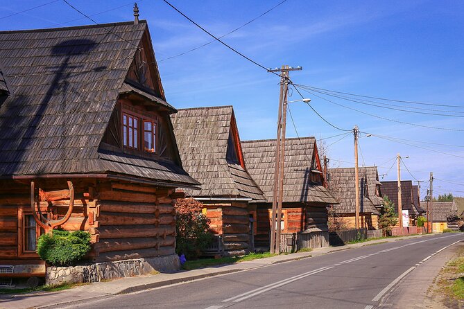 Kraków: Explore Zakopane Tatra Mountain and optional Thermal Bath - Stop 1 in Chocholow: highlander cheese and vodka, and how to make it enjoyable