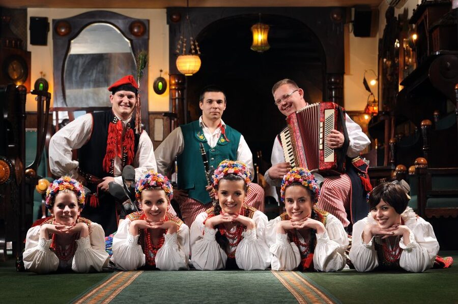 Krakow: Folk Show & 3-Course Dinner at Jama Michalika Café - Jama Michalika Café: a characterful Krakow stop near Old Town Square