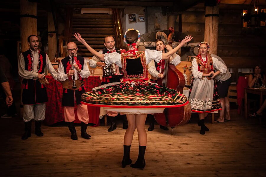 Krakow: Full Traditional Polish Dinner & Folk Show - Practical Tips That Make the Evening Smoother
